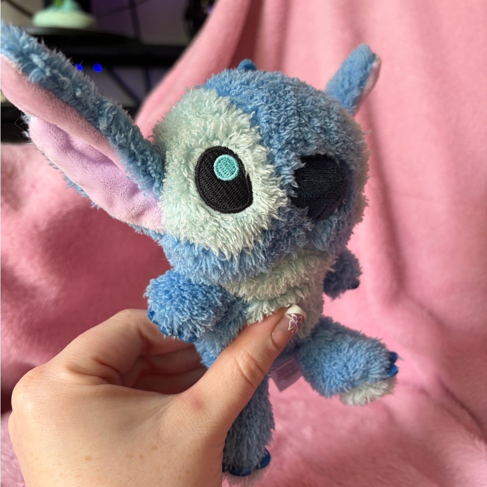 Disney baby stitch crinkle toy - Picture 2 of 3